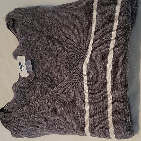 Women's size sp old navy light sweater. Gray with white stripes - Picture 4 of 4